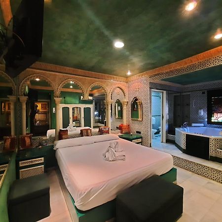 Hostal Avenida Andalucia - Solo Adultos Sevilla Buitenkant foto