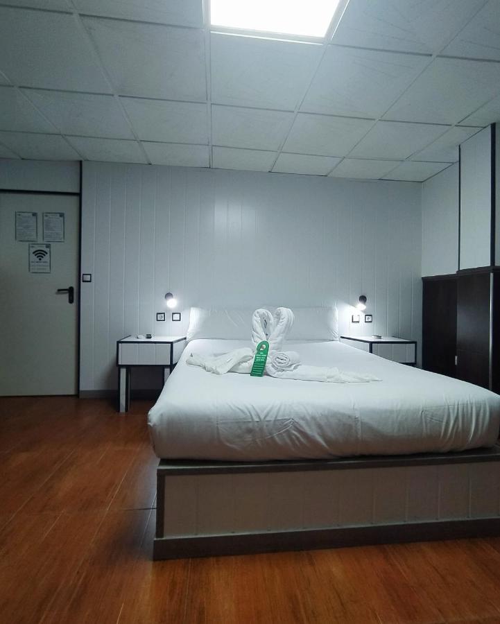 Hostal Avenida Andalucia - Solo Adultos Sevilla Buitenkant foto
