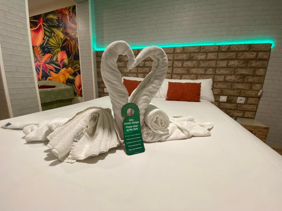 Hostal Avenida Andalucia - Solo Adultos Sevilla Buitenkant foto
