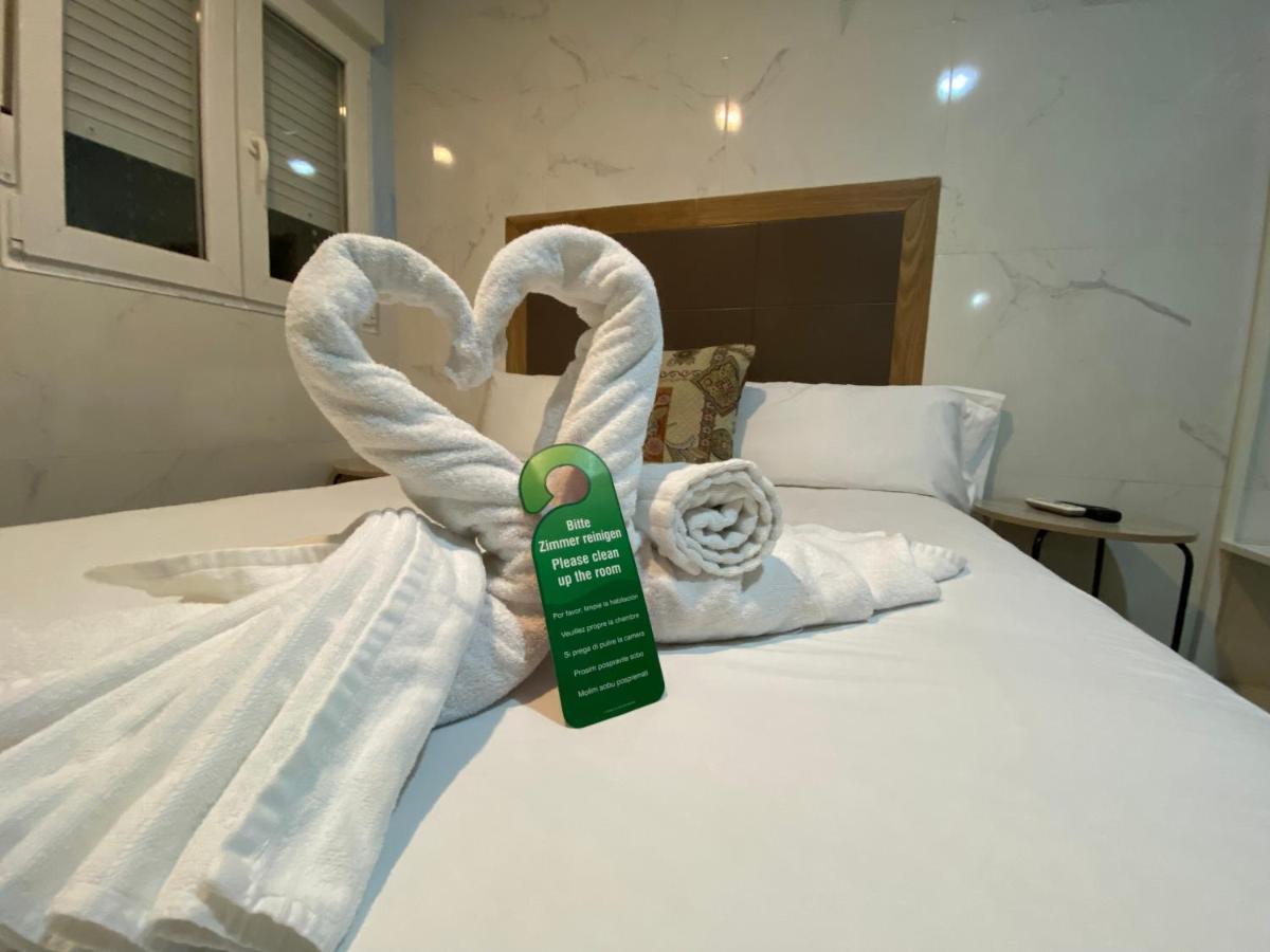 Hostal Avenida Andalucia - Solo Adultos Sevilla Buitenkant foto