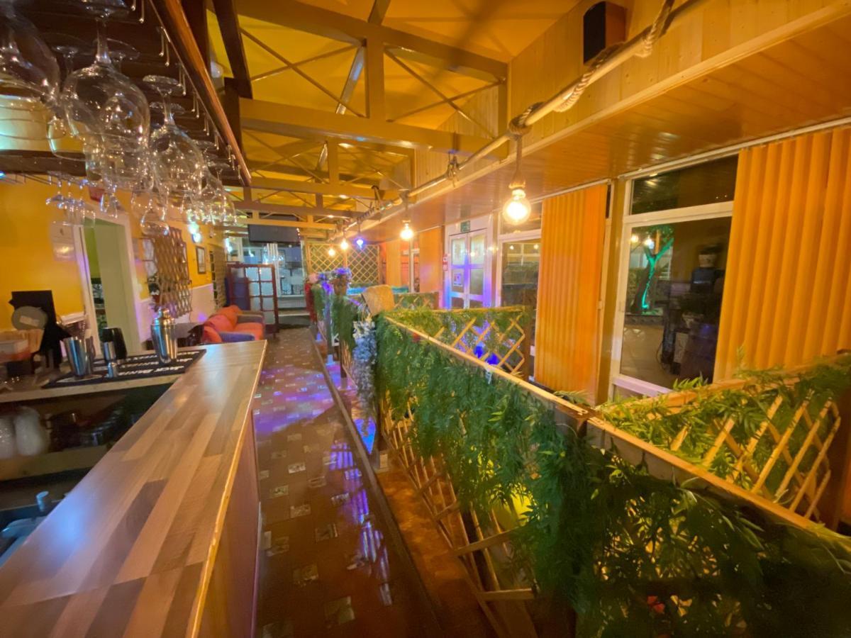 Hostal Avenida Andalucia - Solo Adultos Sevilla Buitenkant foto
