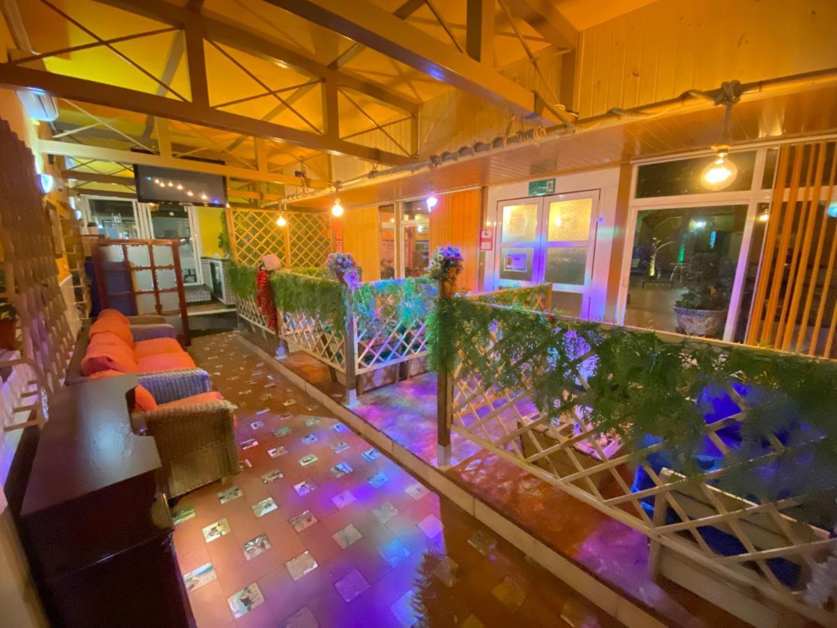 Hostal Avenida Andalucia - Solo Adultos Sevilla Buitenkant foto