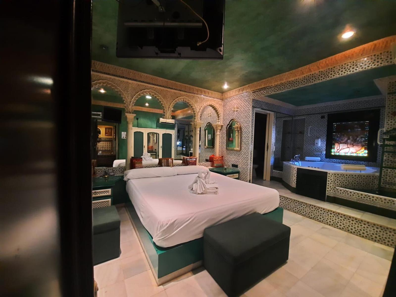 Hostal Avenida Andalucia - Solo Adultos Sevilla Buitenkant foto