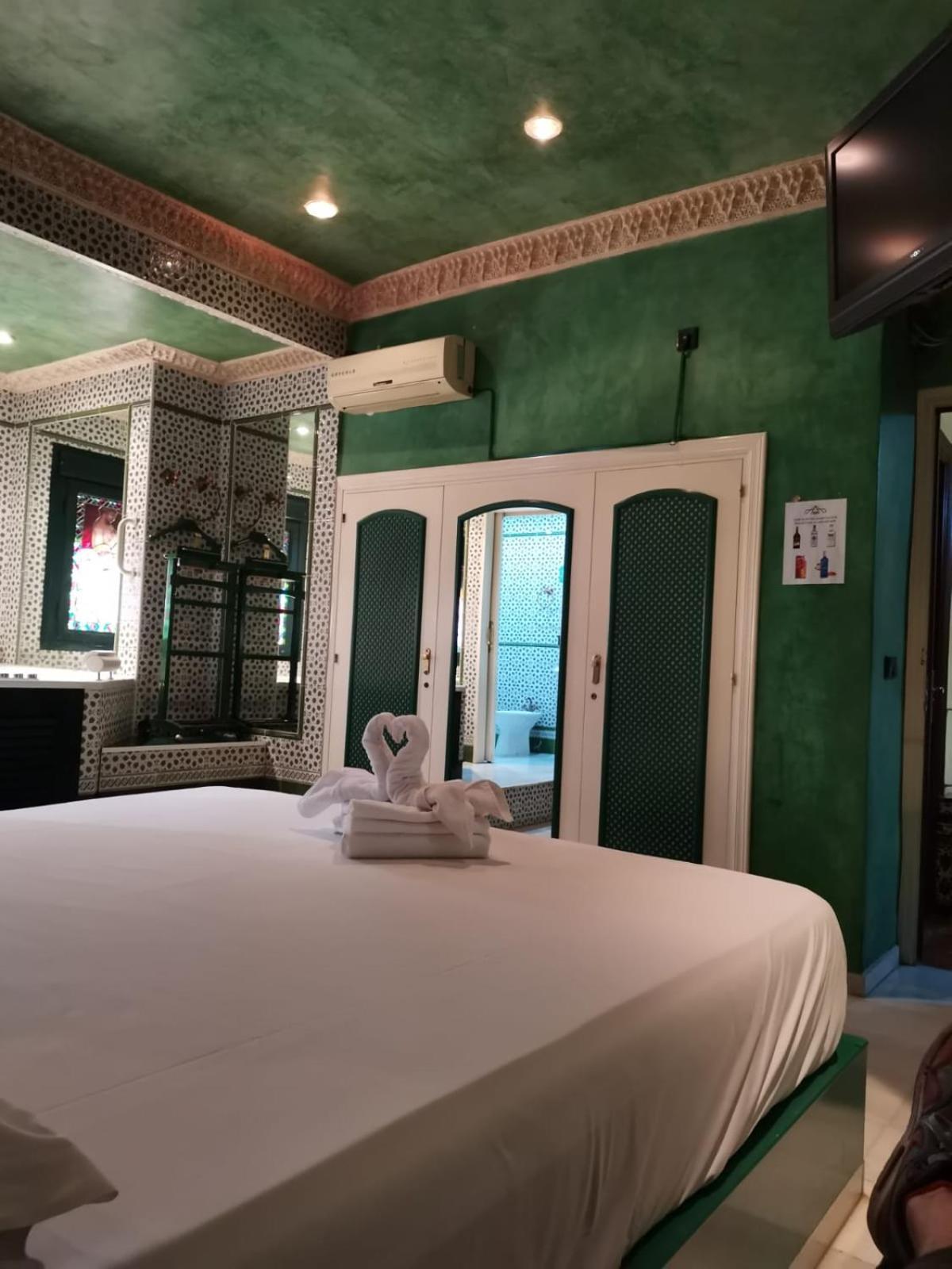 Hostal Avenida Andalucia - Solo Adultos Sevilla Buitenkant foto