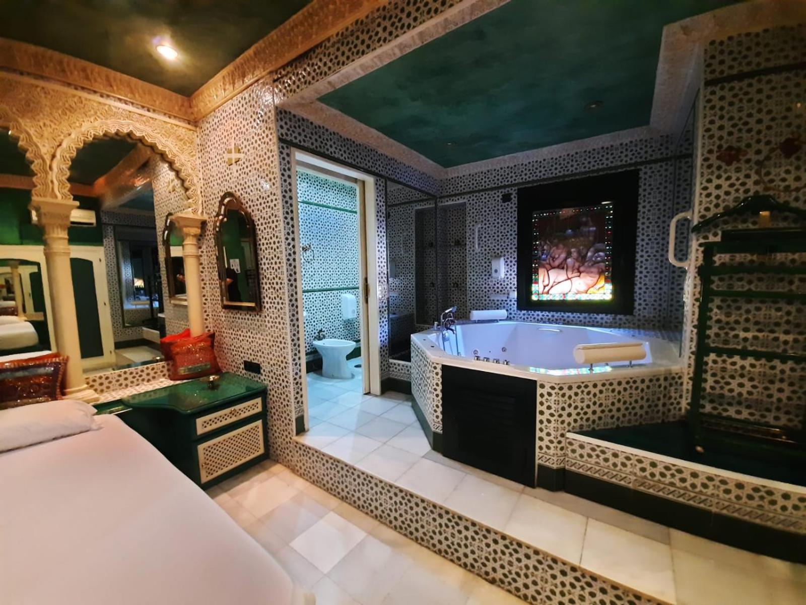 Hostal Avenida Andalucia - Solo Adultos Sevilla Buitenkant foto