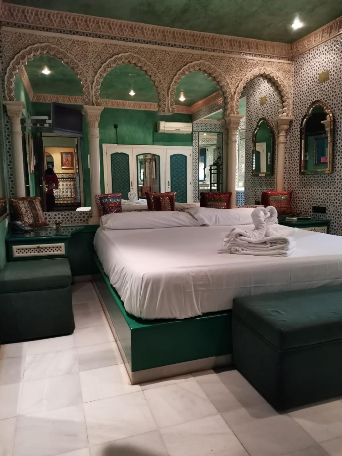 Hostal Avenida Andalucia - Solo Adultos Sevilla Buitenkant foto