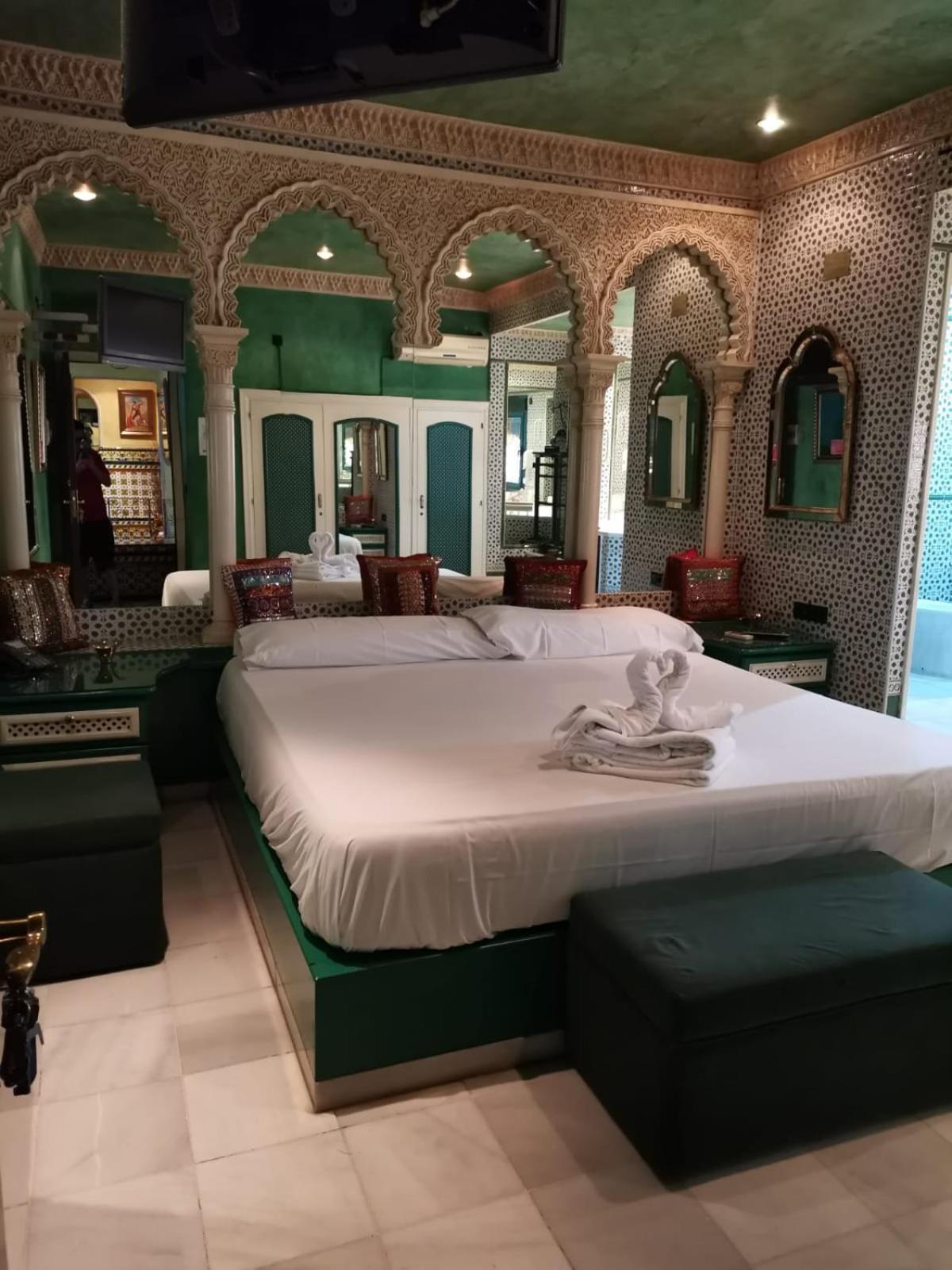 Hostal Avenida Andalucia - Solo Adultos Sevilla Buitenkant foto