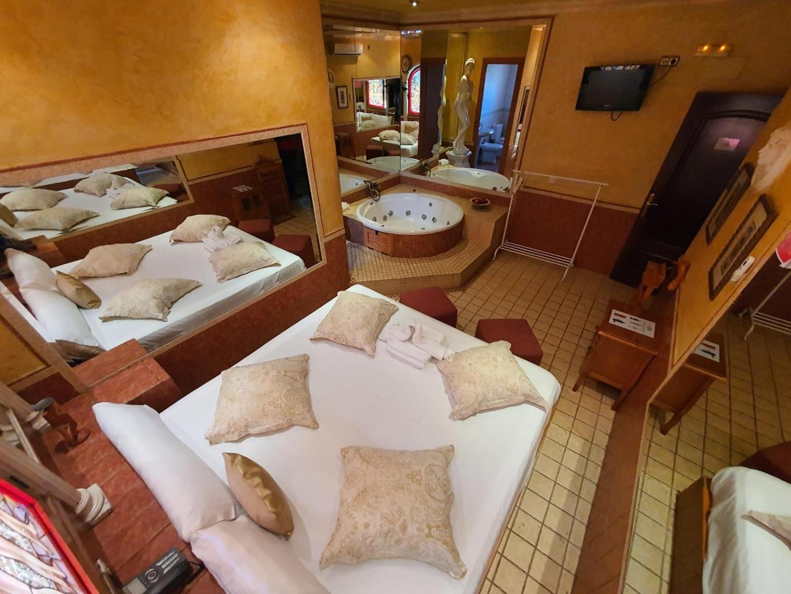 Hostal Avenida Andalucia - Solo Adultos Sevilla Buitenkant foto