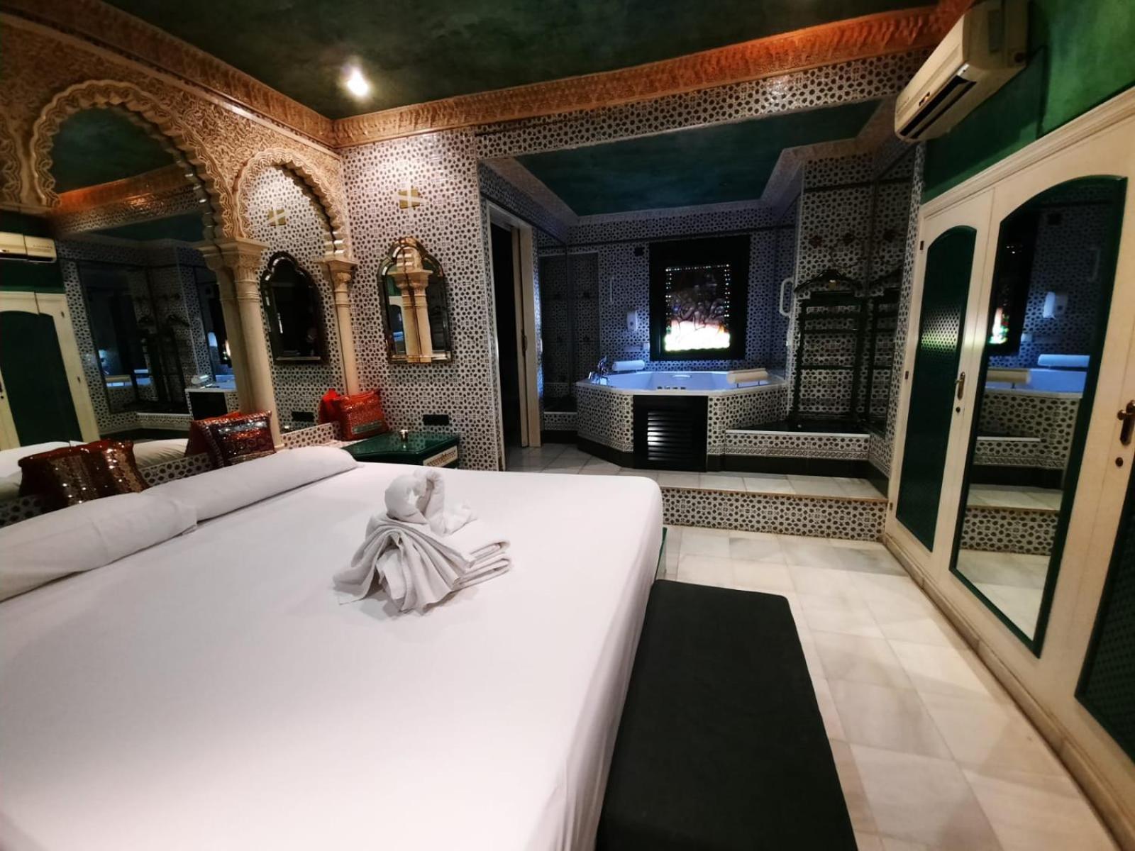 Hostal Avenida Andalucia - Solo Adultos Sevilla Buitenkant foto