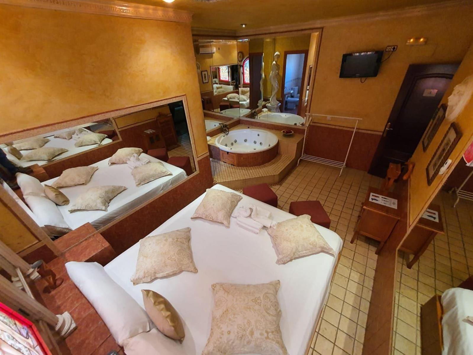 Hostal Avenida Andalucia - Solo Adultos Sevilla Buitenkant foto