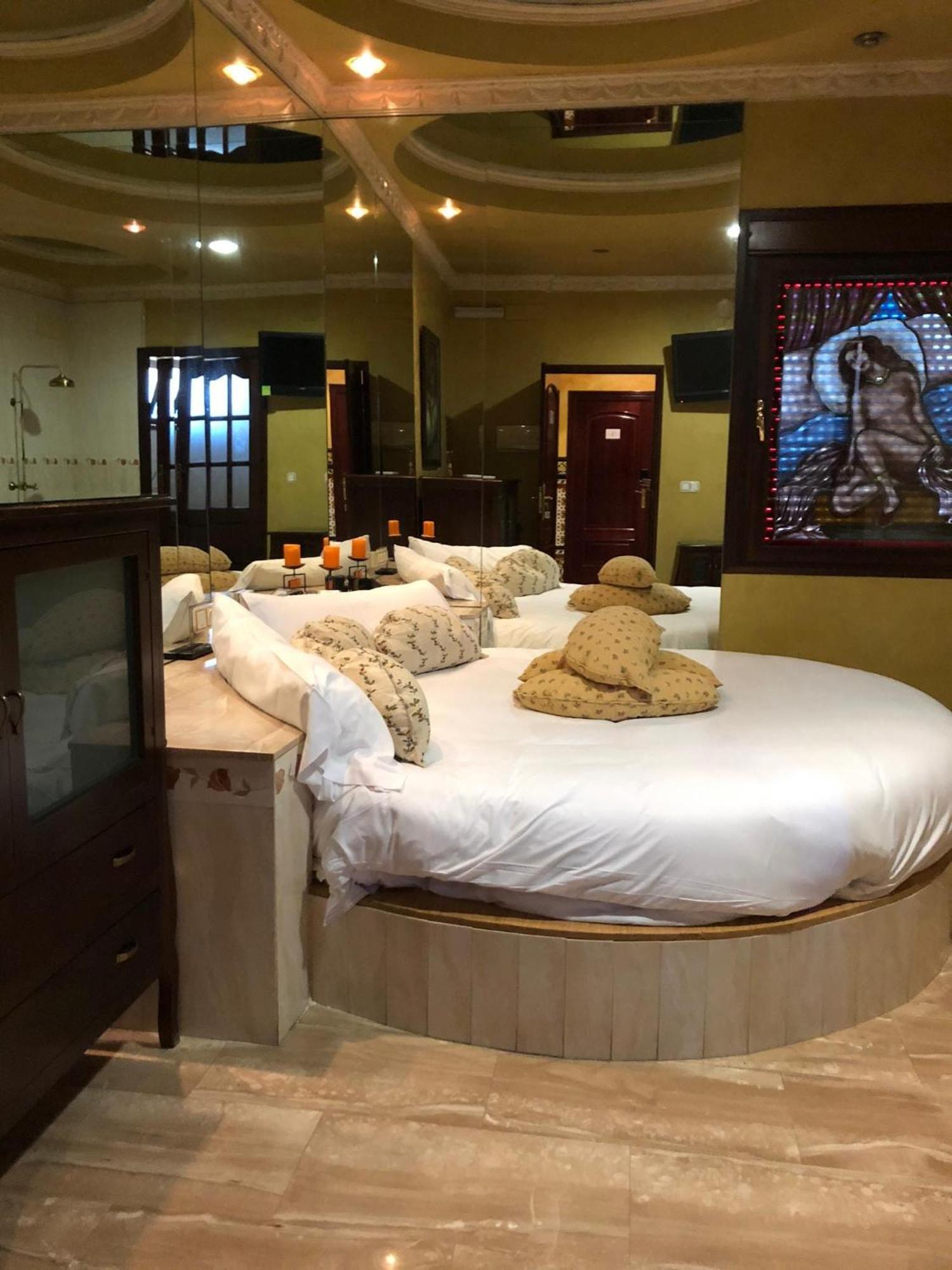 Hostal Avenida Andalucia - Solo Adultos Sevilla Buitenkant foto