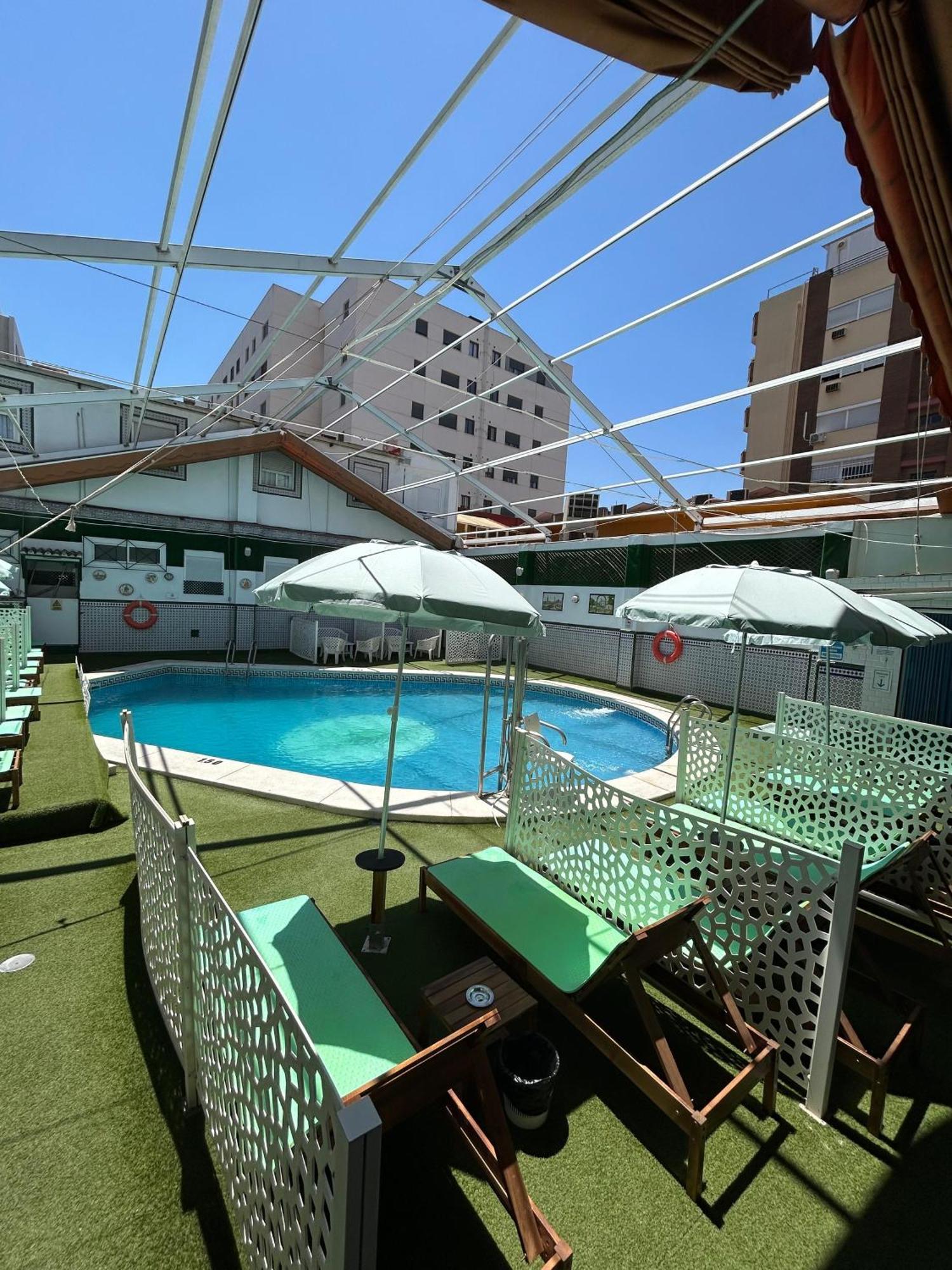 Hostal Avenida Andalucia - Solo Adultos Sevilla Buitenkant foto
