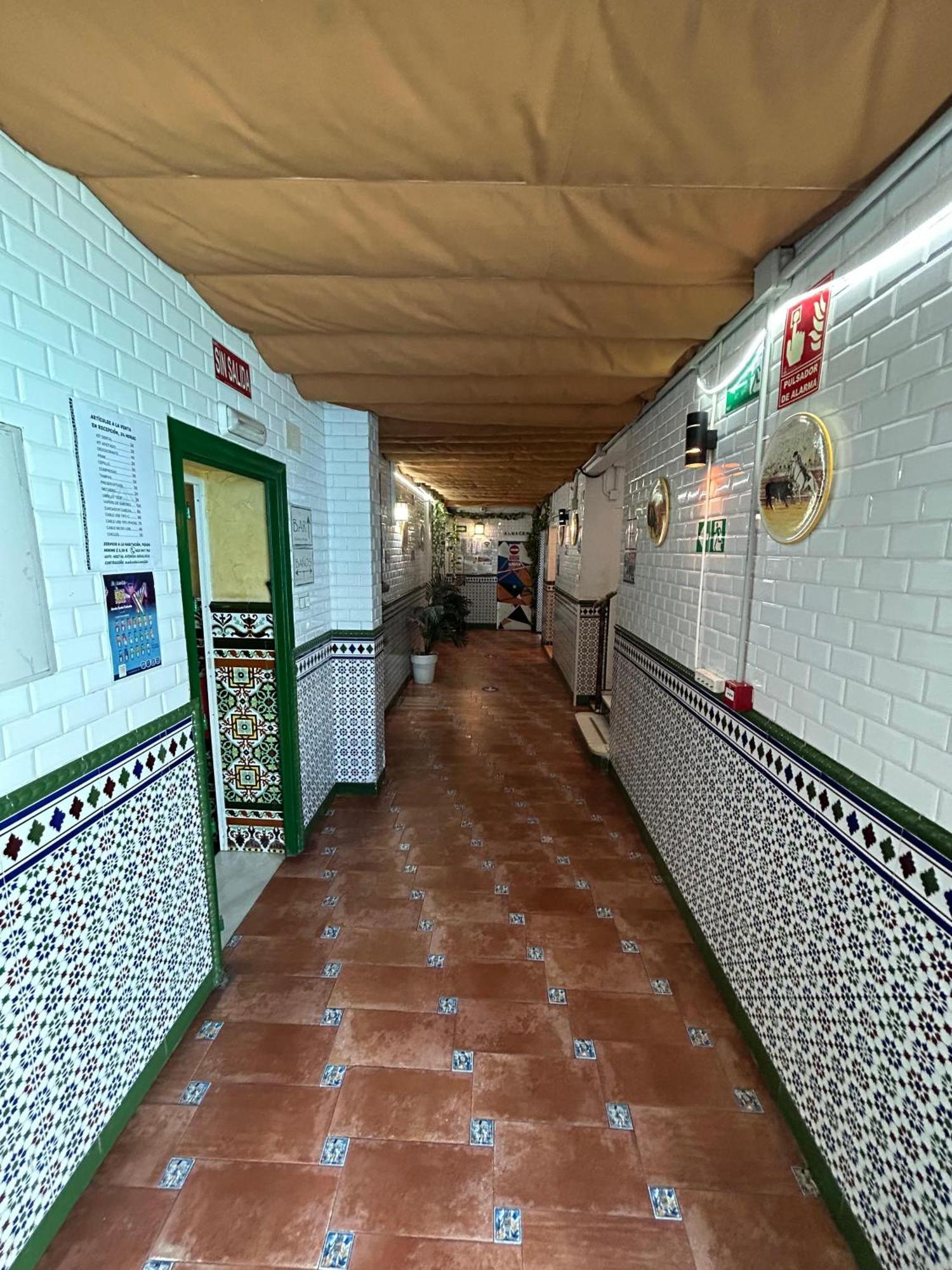 Hostal Avenida Andalucia - Solo Adultos Sevilla Buitenkant foto