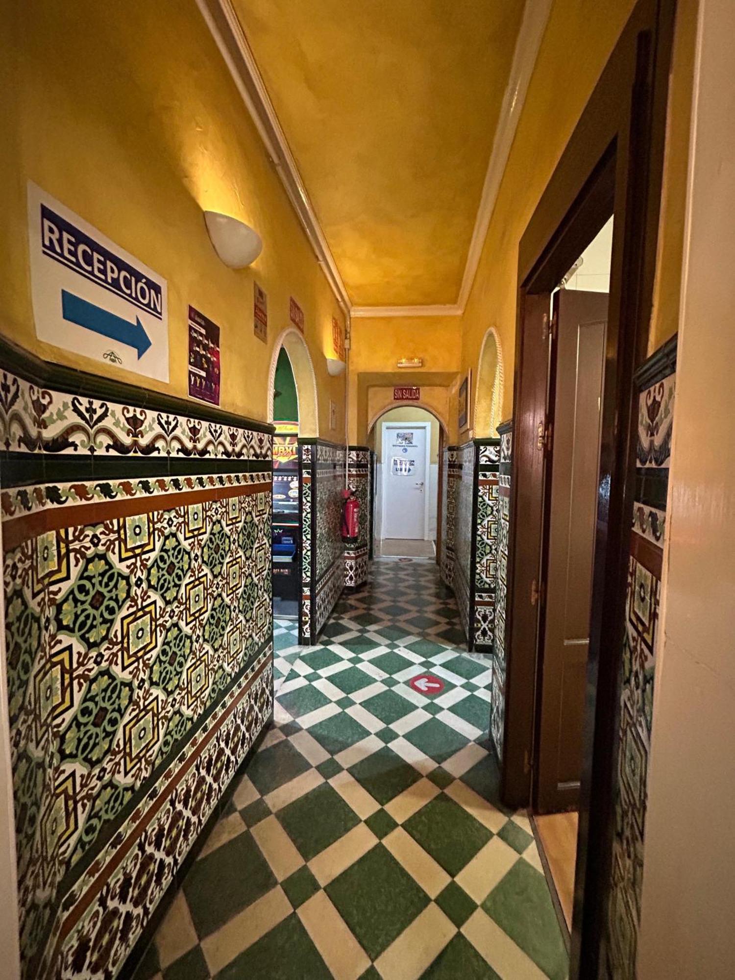 Hostal Avenida Andalucia - Solo Adultos Sevilla Buitenkant foto