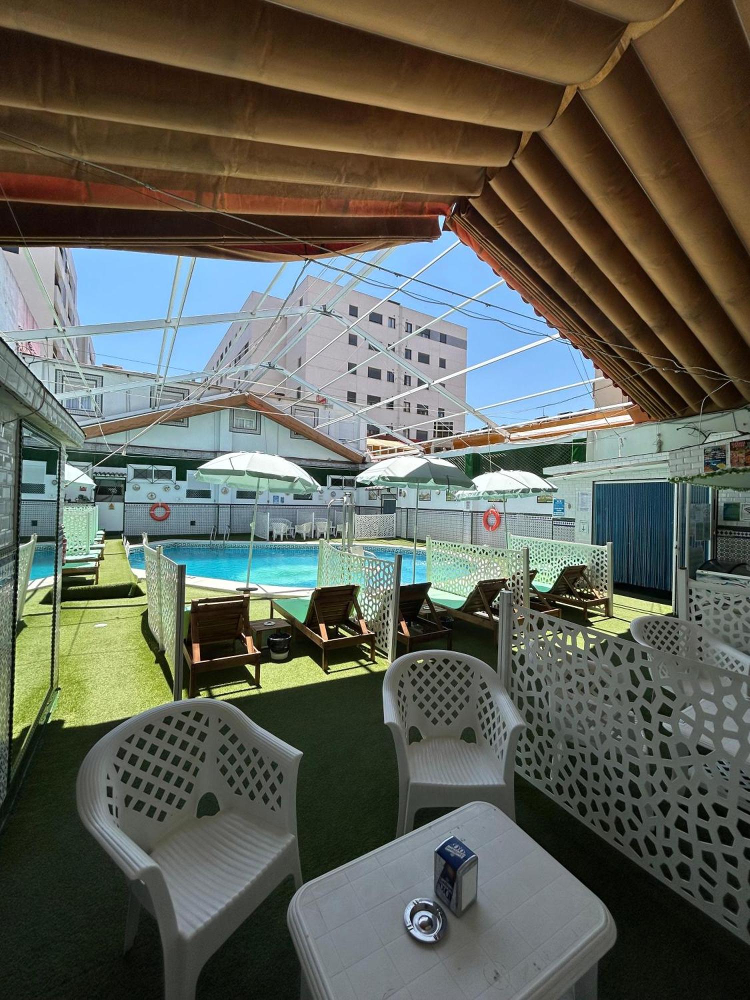 Hostal Avenida Andalucia - Solo Adultos Sevilla Buitenkant foto