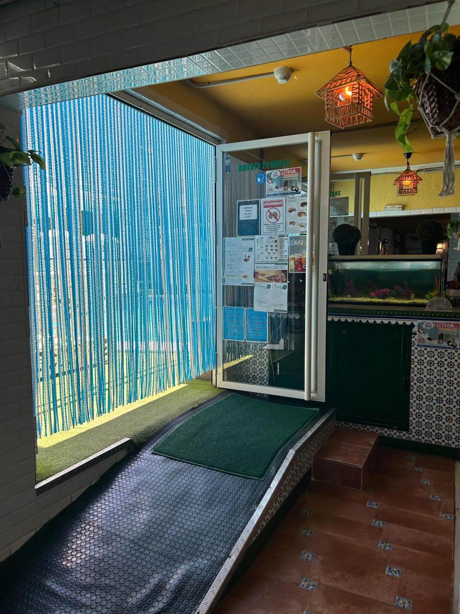 Hostal Avenida Andalucia - Solo Adultos Sevilla Buitenkant foto