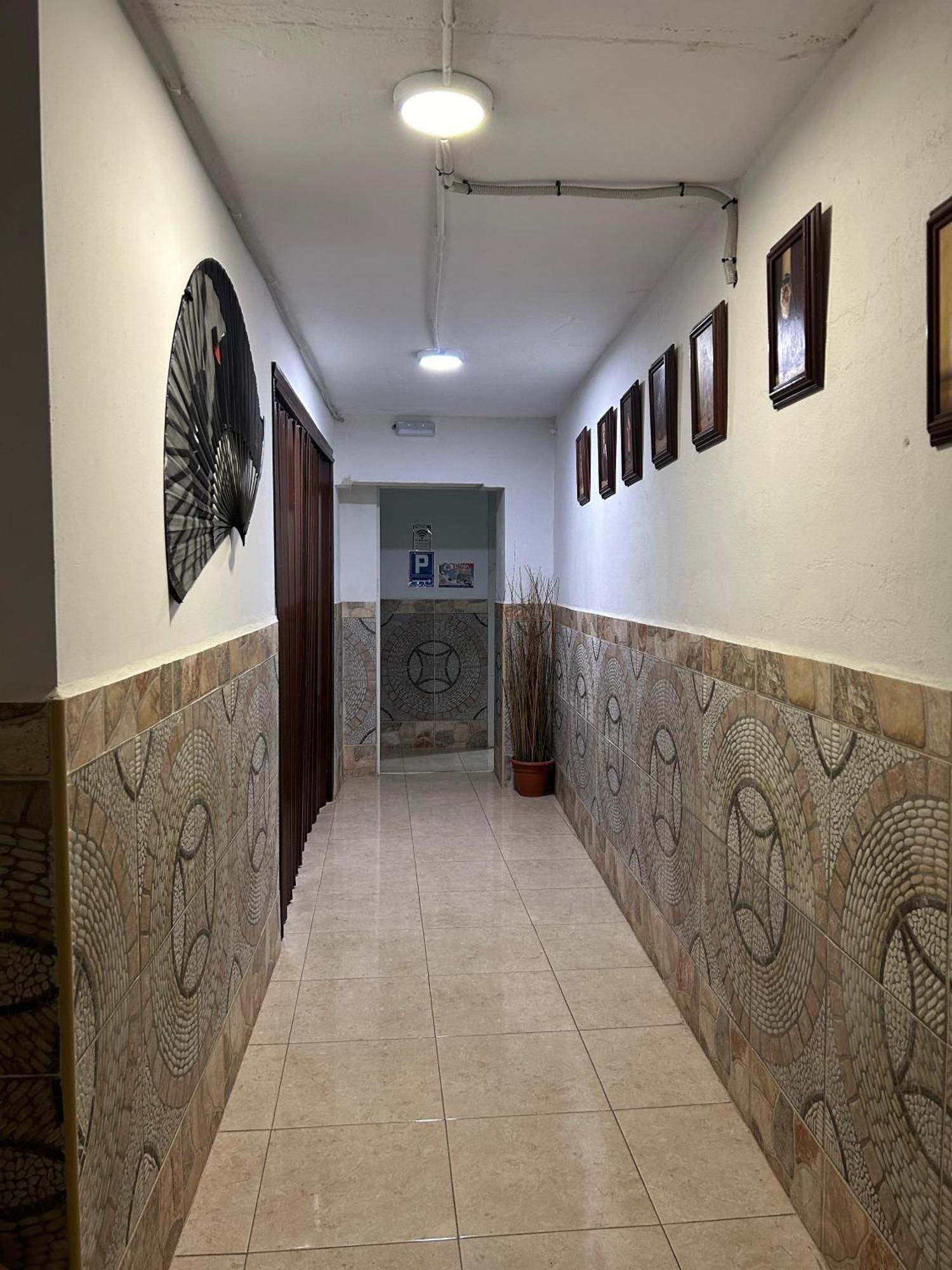 Hostal Avenida Andalucia - Solo Adultos Sevilla Buitenkant foto