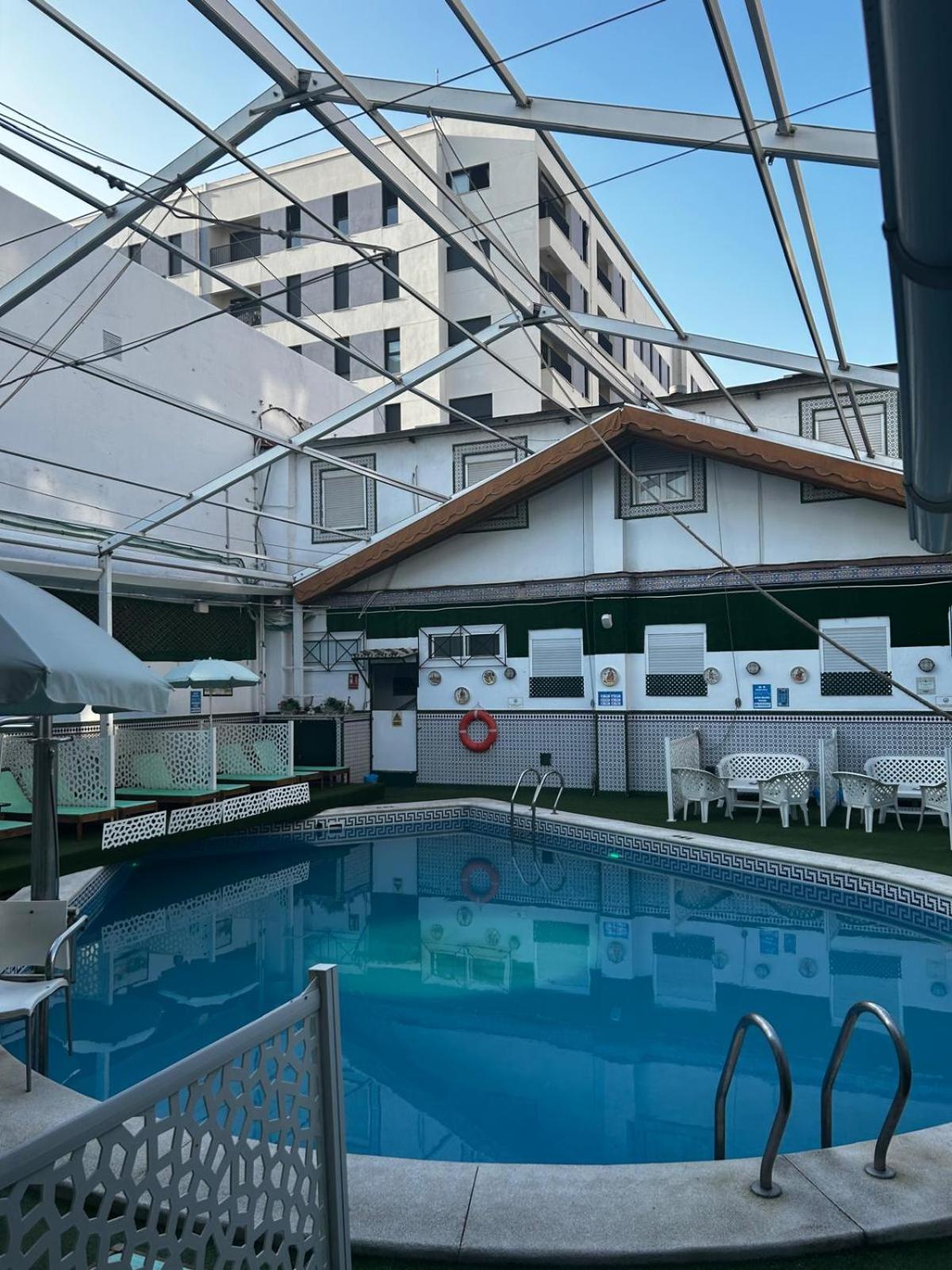 Hostal Avenida Andalucia - Solo Adultos Sevilla Buitenkant foto