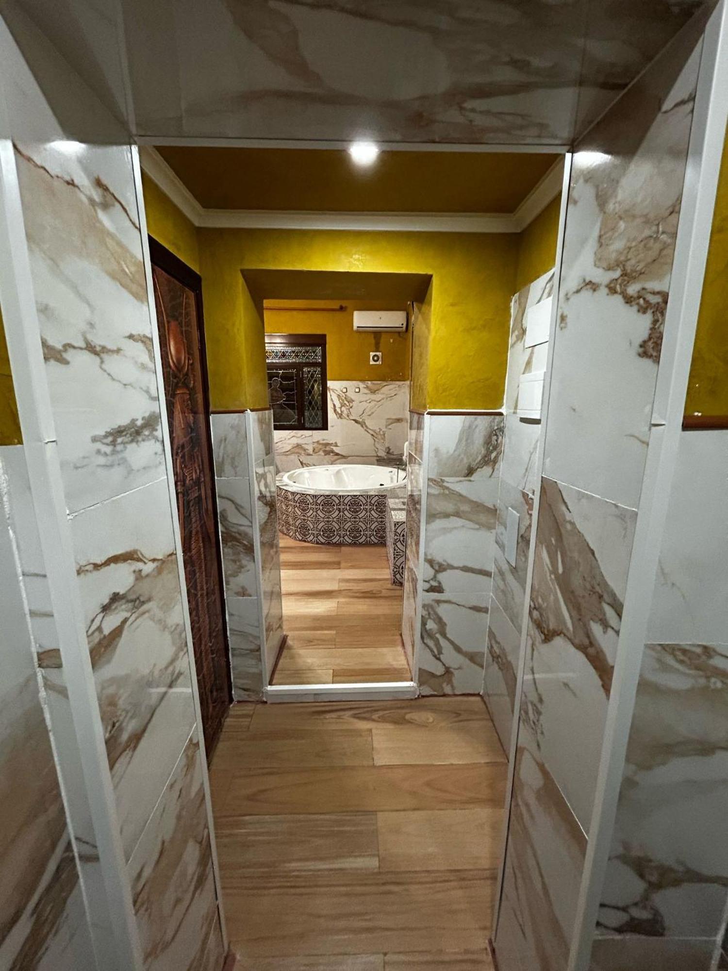 Hostal Avenida Andalucia - Solo Adultos Sevilla Buitenkant foto