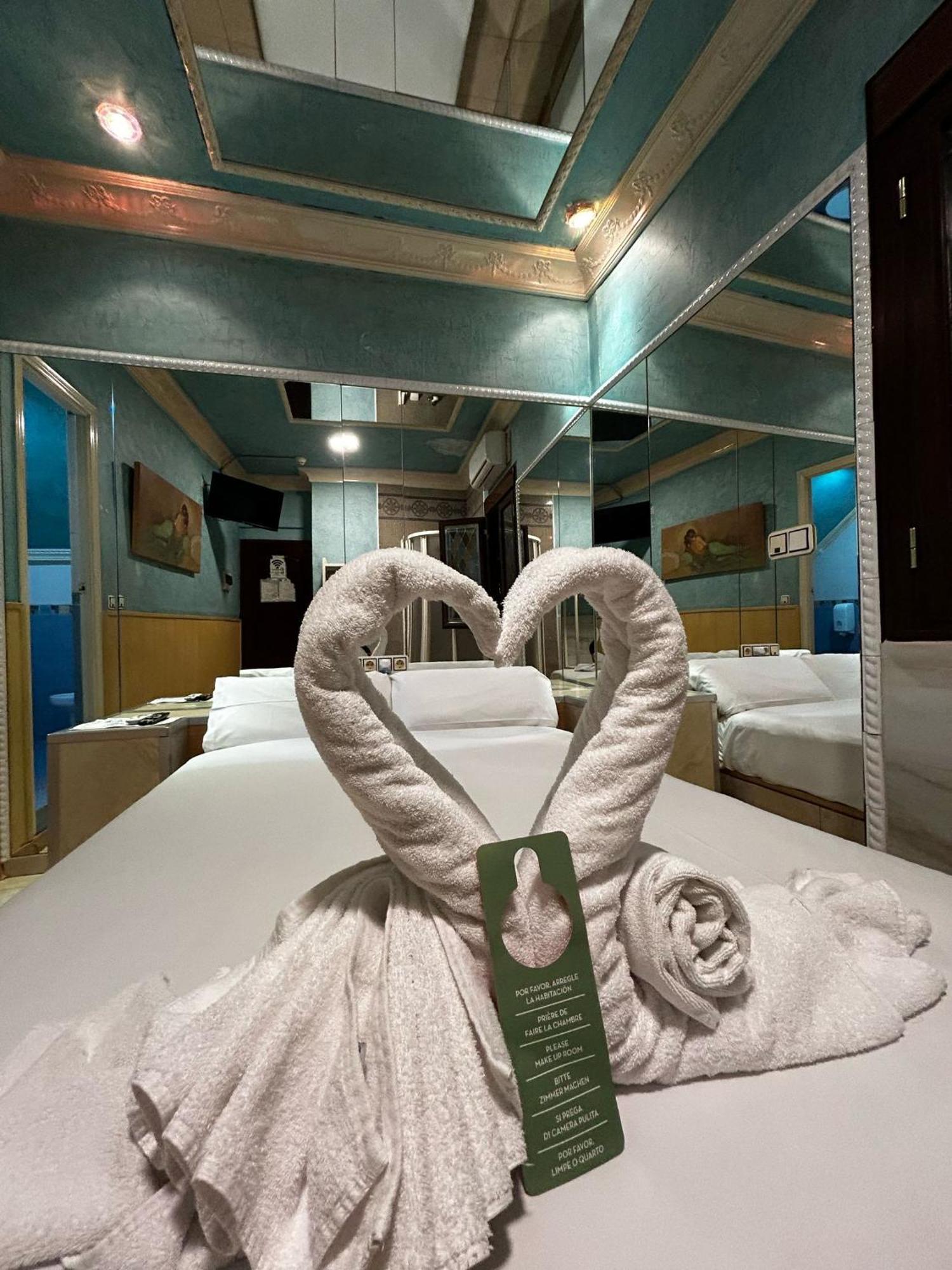 Hostal Avenida Andalucia - Solo Adultos Sevilla Buitenkant foto