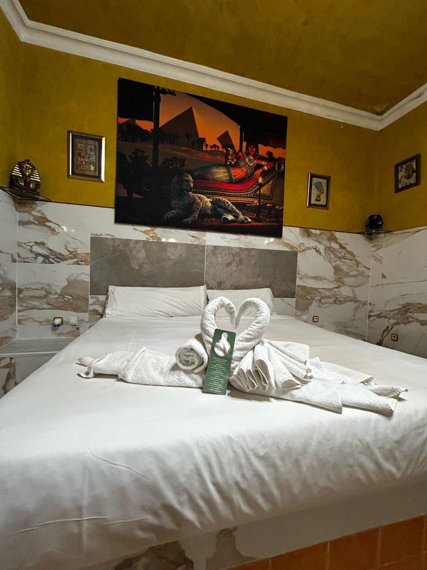 Hostal Avenida Andalucia - Solo Adultos Sevilla Buitenkant foto
